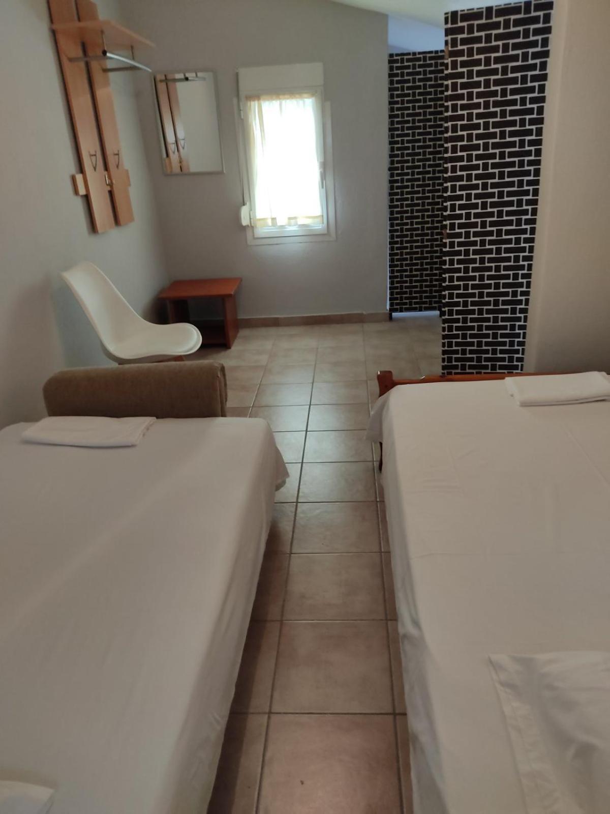 Light And Sea 1 Apartment Ofrinion Bagian luar foto